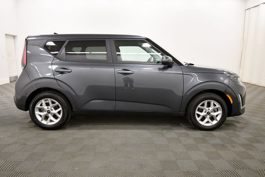 Certified 2025 Kia Soul LX FWD image 9