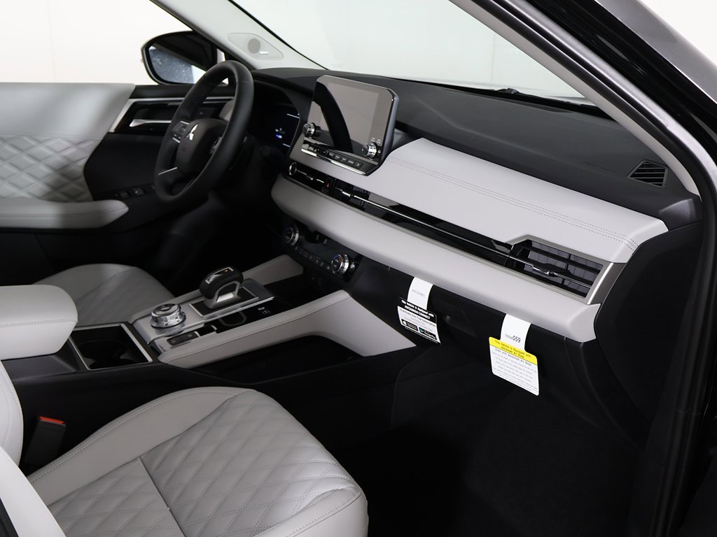 New 2025 Mitsubishi Outlander SEL image 31