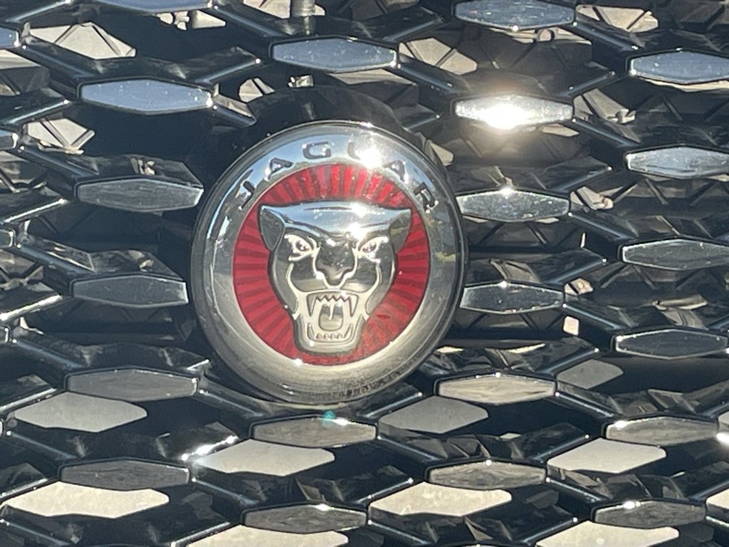 Used 2022 Jaguar XF R-Dynamic SE image 10