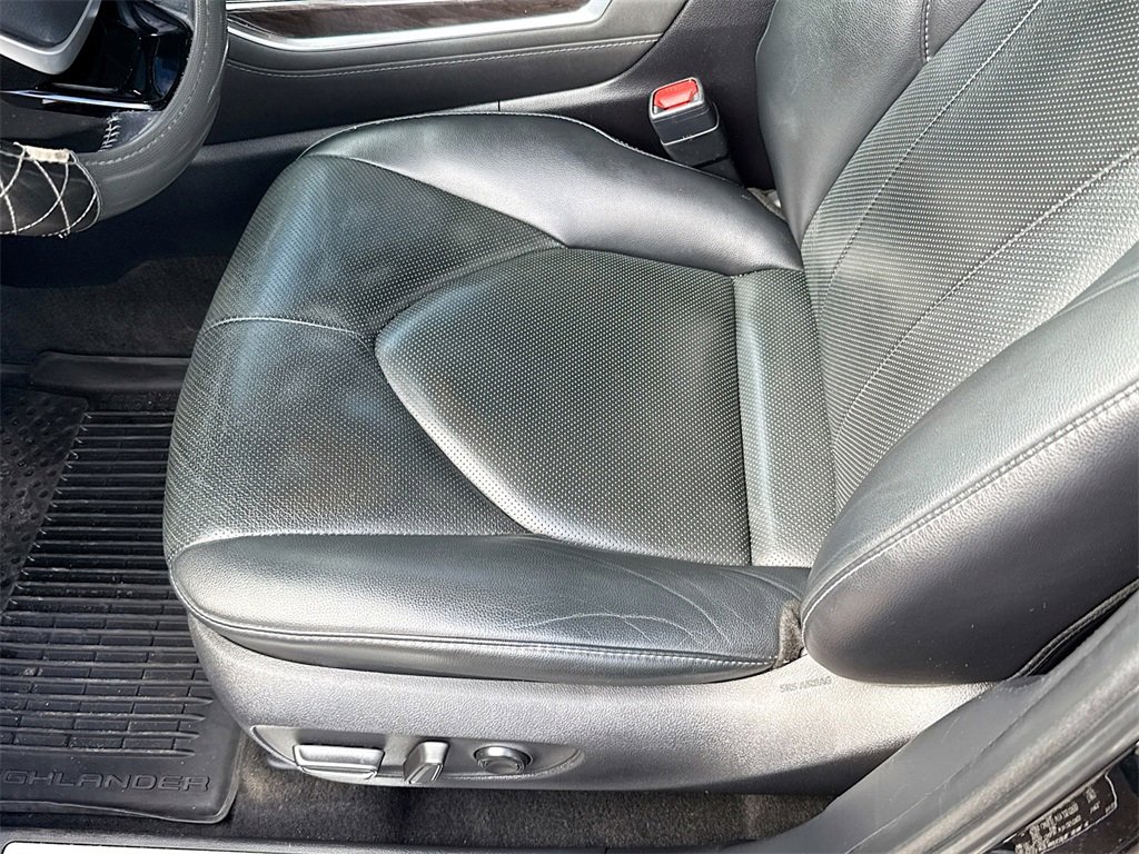 Used 2023 Toyota Highlander XLE image 21