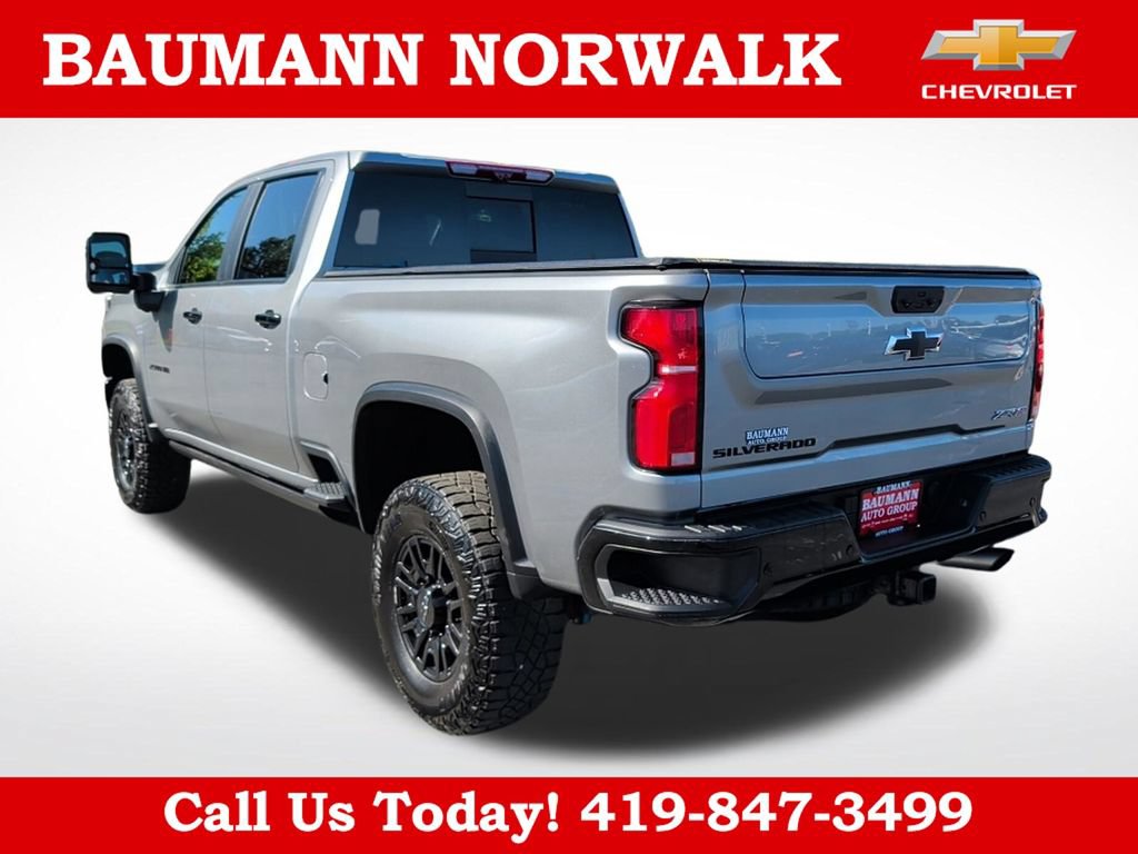 Used 2025 Chevrolet Silverado 2500 ZR2 w/ Technology Package AWD/4WD image 5
