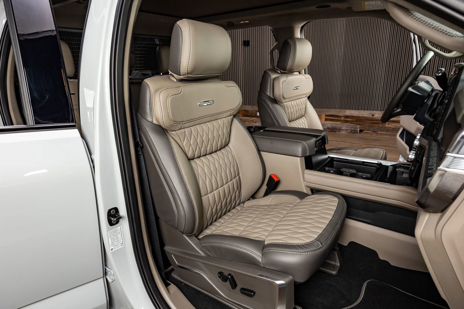 Used 2025 Ford F450 Platinum w/ Platinum Plus Package image 29