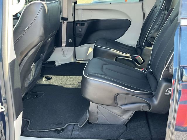 Used 2023 Chrysler Pacifica Limited image 16
