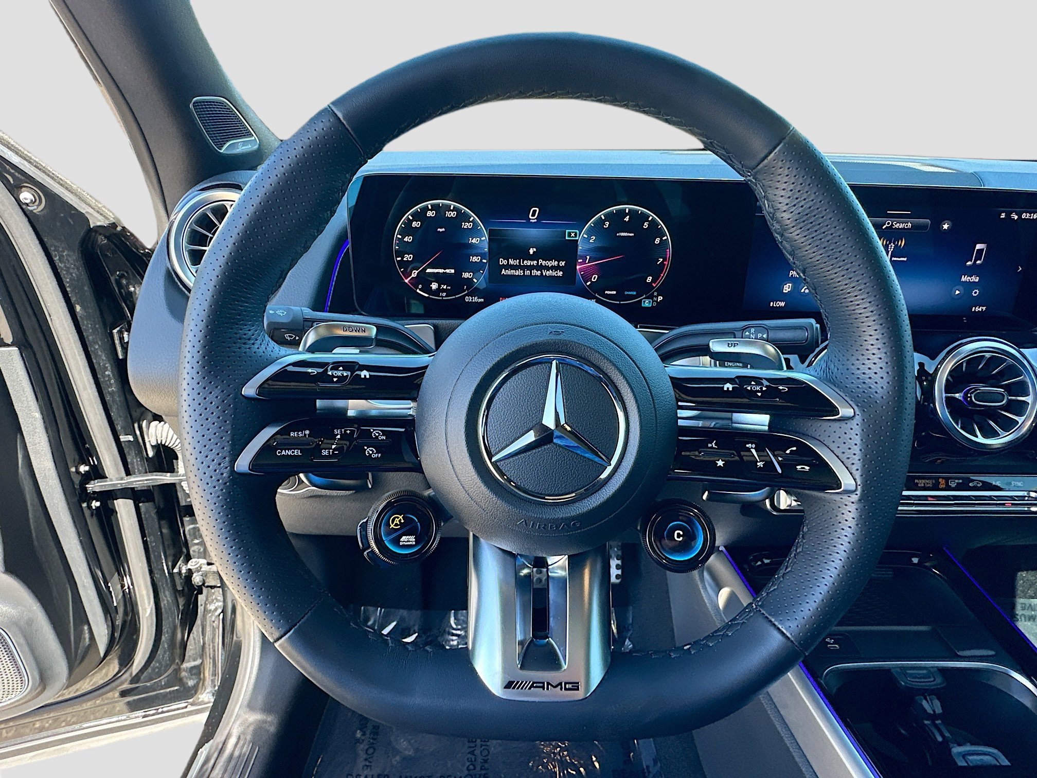 Used 2025 Mercedes-Benz GLB 35 AMG 4MATIC image 11