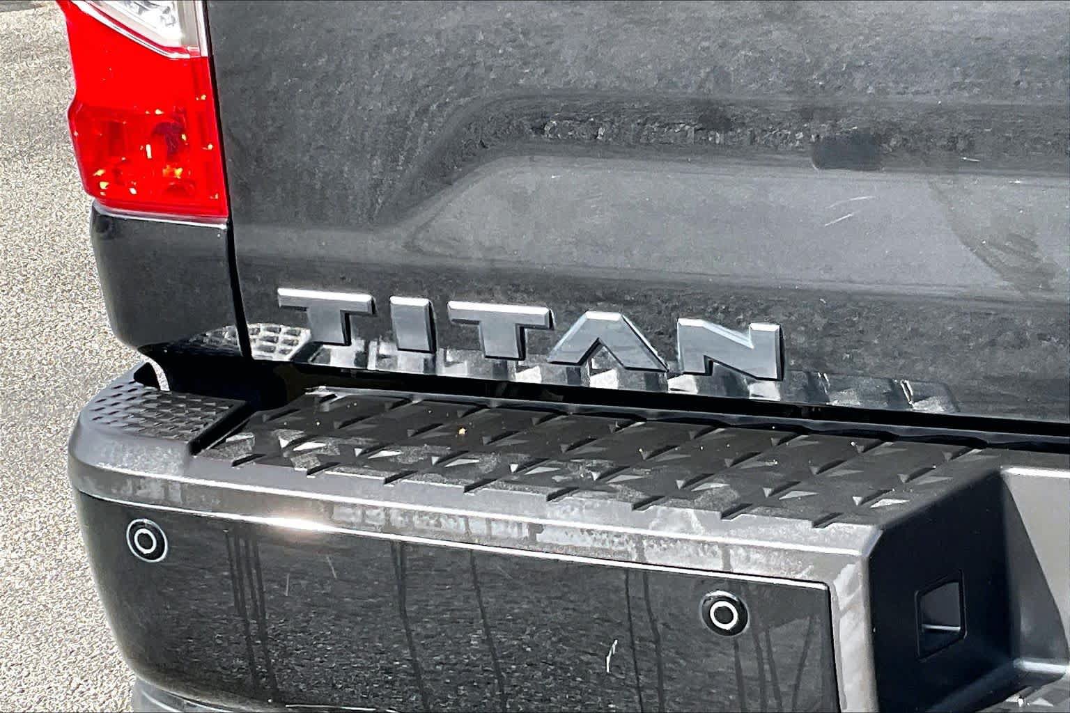 Used 2019 Nissan Titan SV w/ SV Convenience Package RWD image 27