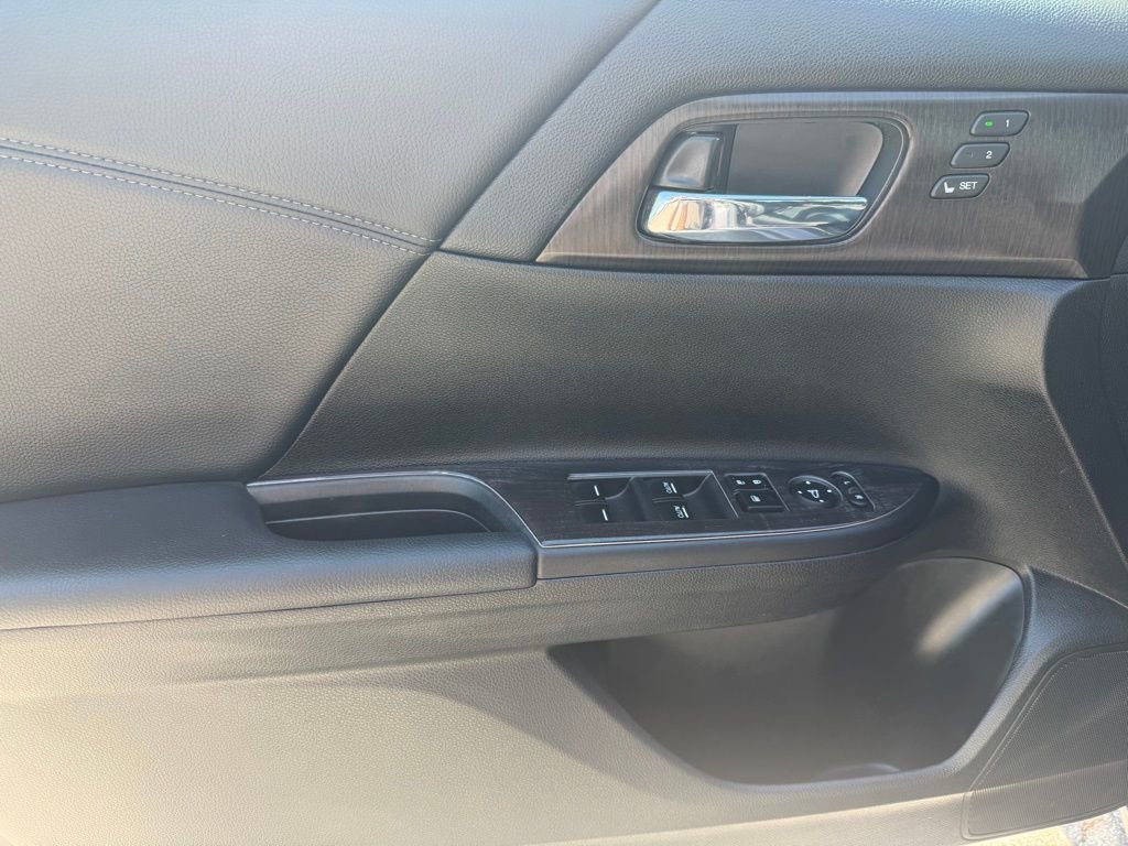 Used 2015 Honda Accord EX-L image 16