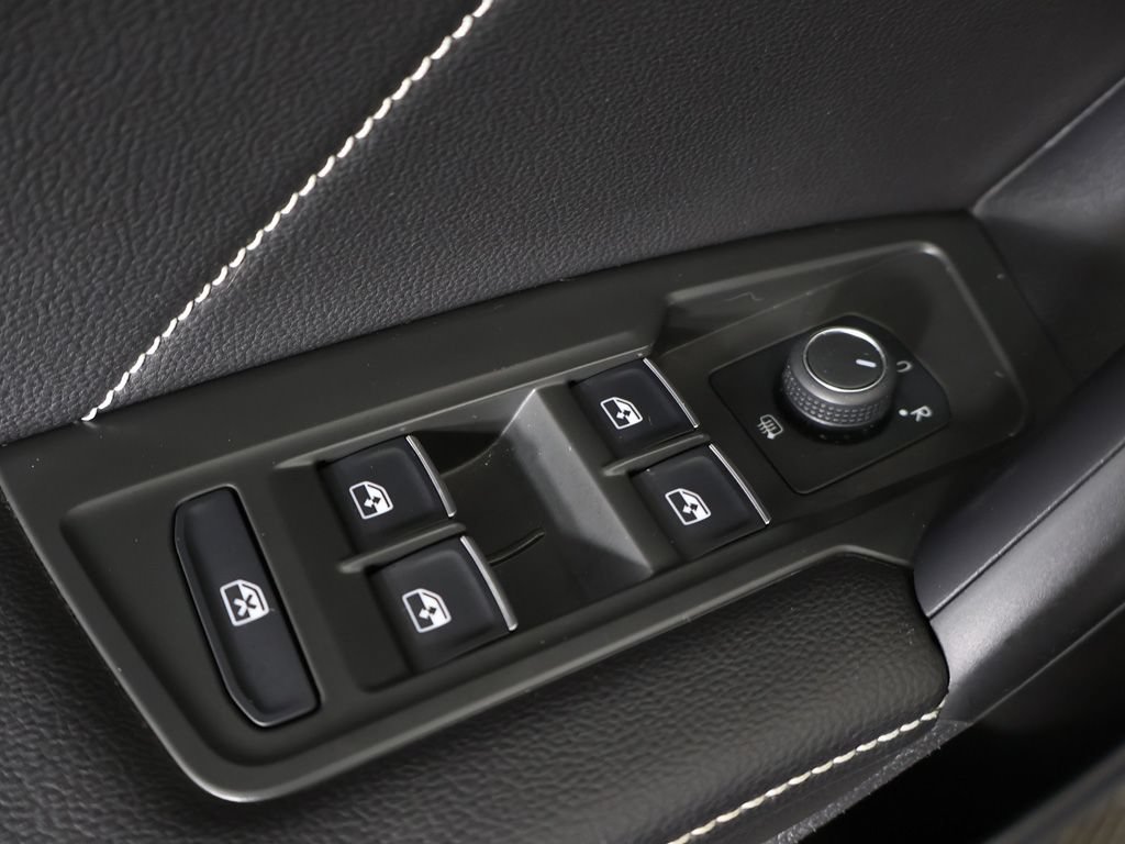 Used 2024 Volkswagen Tiguan SE R-Line AWD/4WD image 40