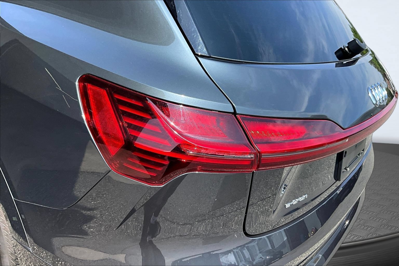 Used 2019 Audi e-tron Prestige w/ Prestige Package AWD/4WD image 21