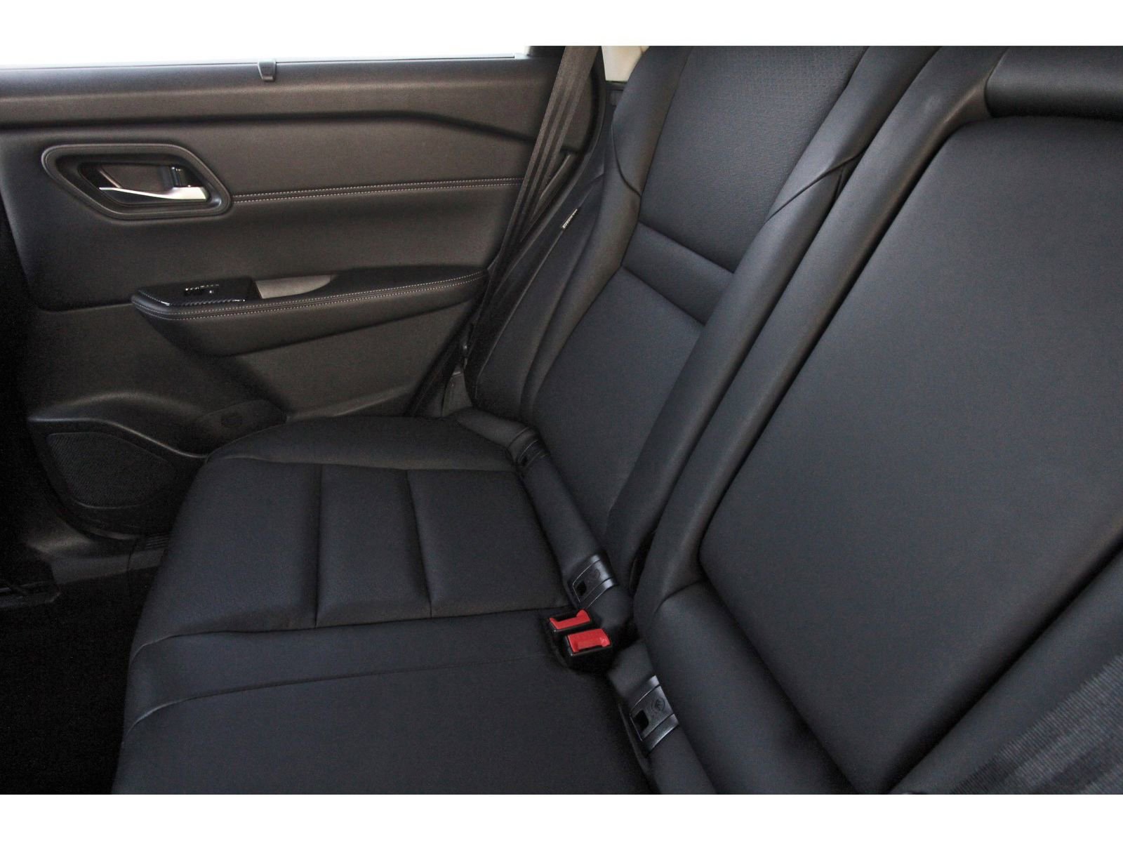 Used 2024 Nissan Rogue SV w/ SV Premium Package image 13