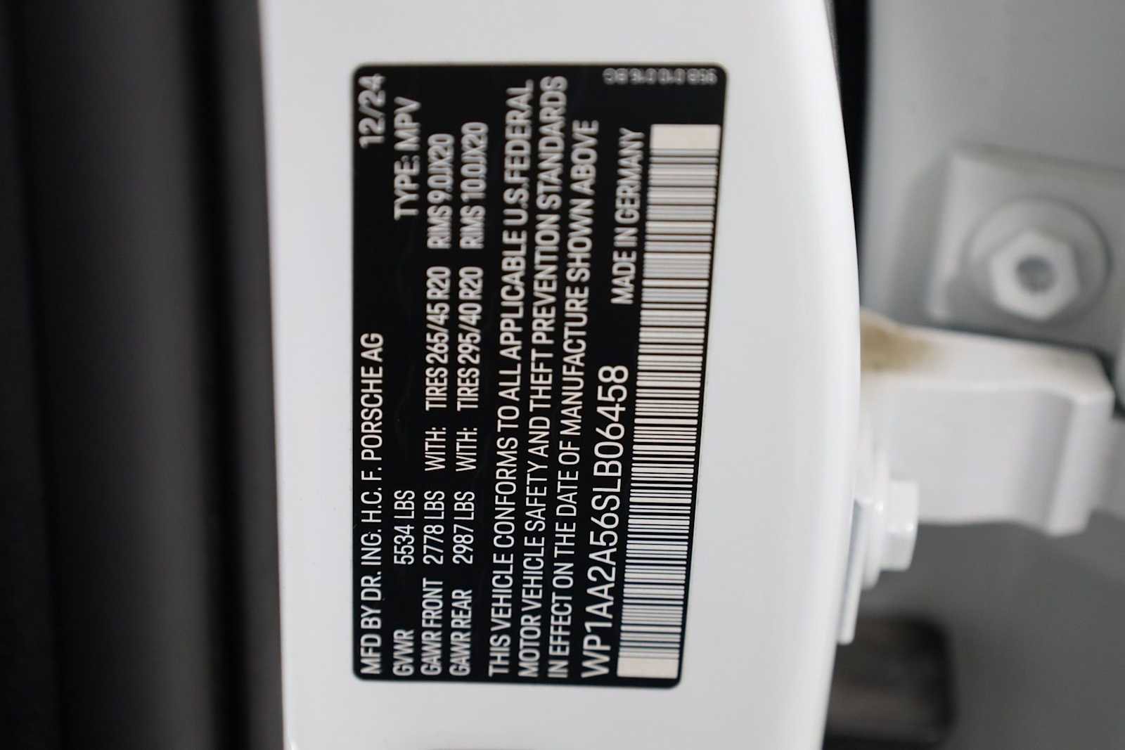 Certified 2025 Porsche Macan image 44