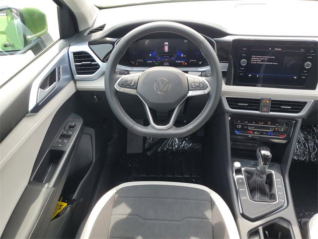 New 2025 Volkswagen Taos SE image 15