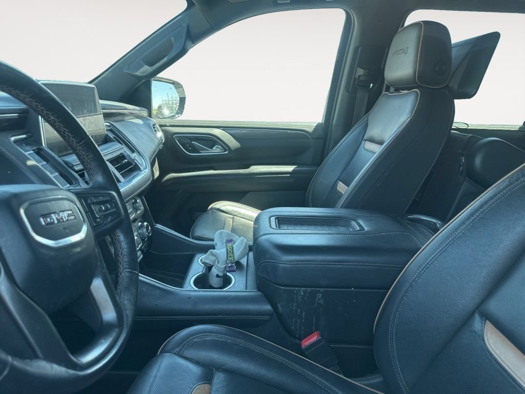 Used 2022 GMC Yukon XL AT4 w/ AT4 Premium Plus Package AWD/4WD image 4