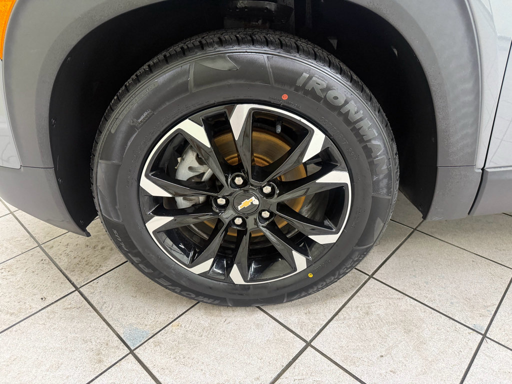 Used 2021 Chevrolet TrailBlazer LT FWD image 13