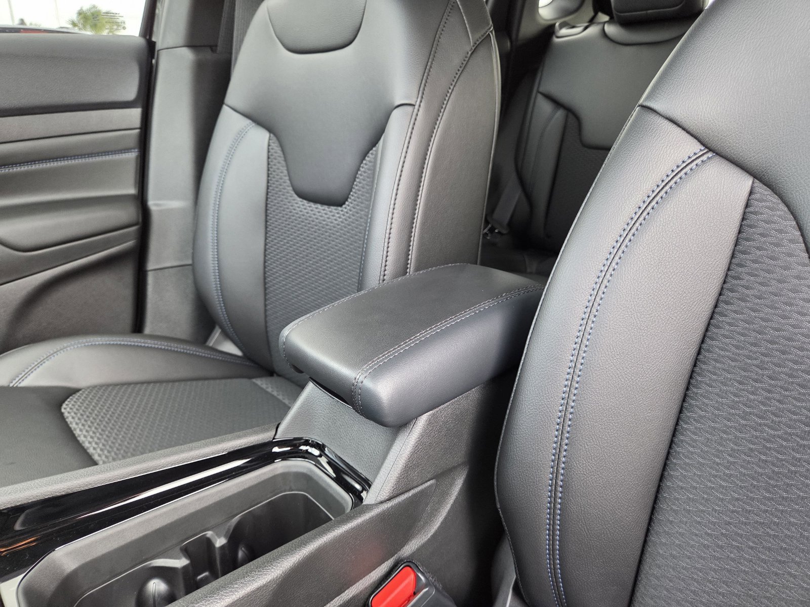New 2026 Jeep Compass Latitude AWD/4WD image 27