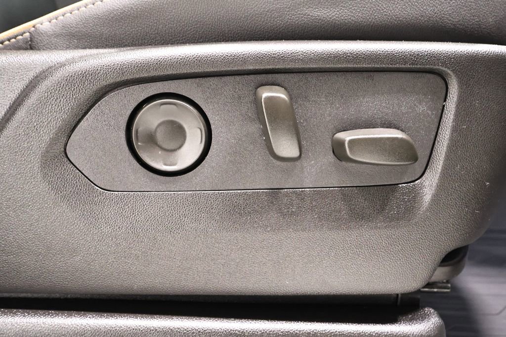 Used 2024 GMC Yukon AT4 w/ Technology Package image 23