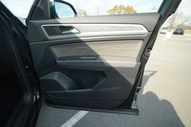 Used 2021 Volkswagen Atlas Cross Sport SE w/ Panoramic Sunroof Package image 21