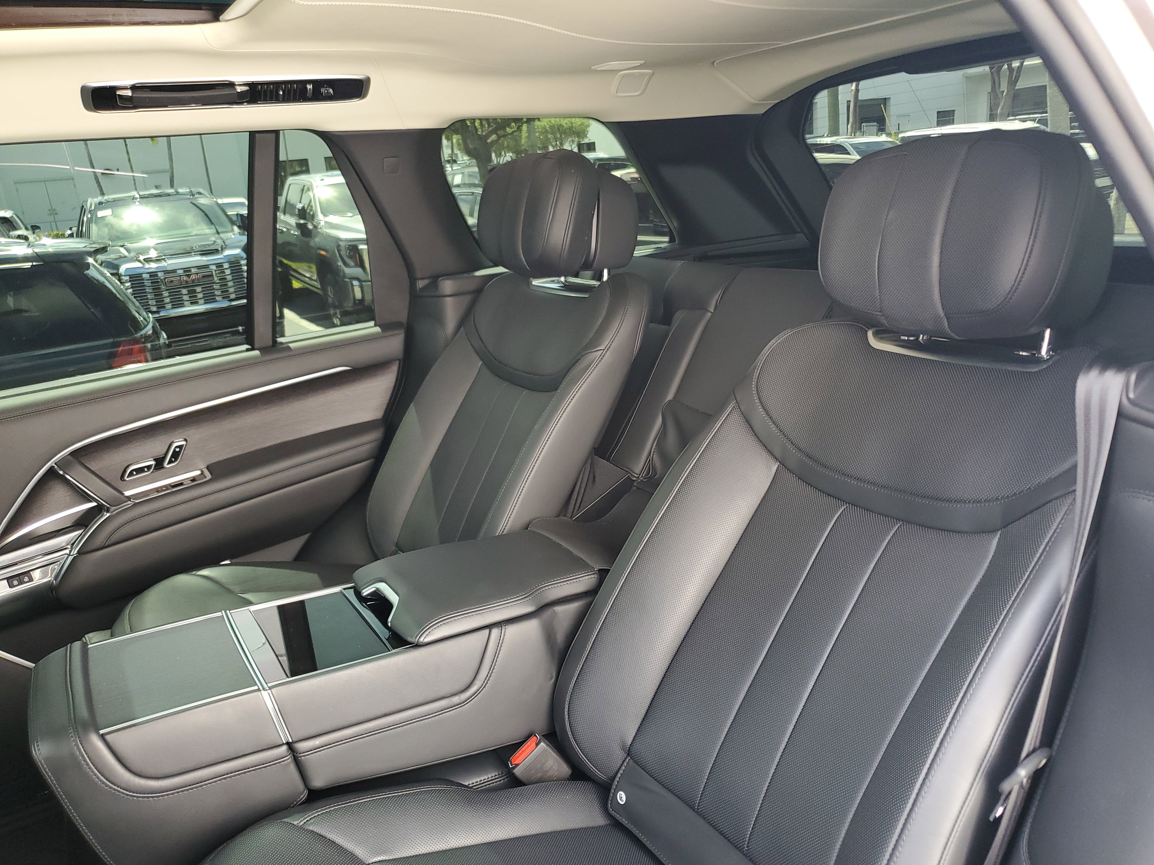 Used 2022 Land Rover Range Rover Long Wheelbase First Edition AWD/4WD image 13