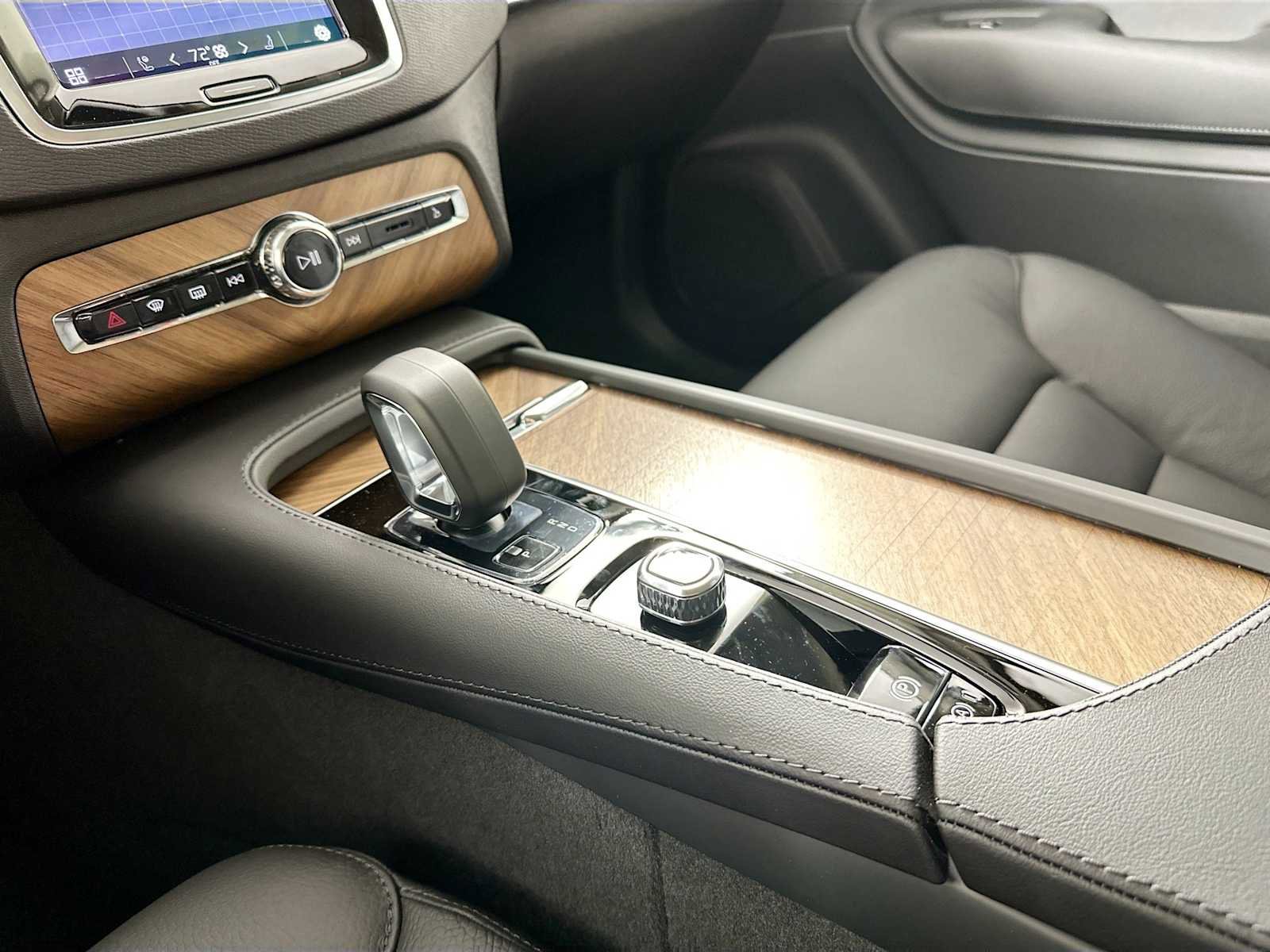 Used 2025 Volvo XC90 B6 Plus w/ Protection Package Premier image 13