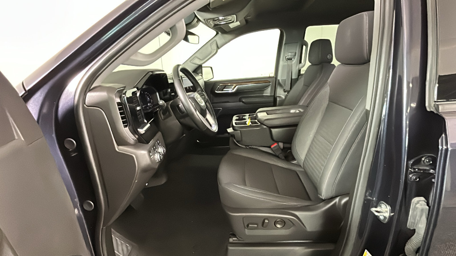 Used 2024 GMC Sierra 1500 Elevation AWD/4WD image 13
