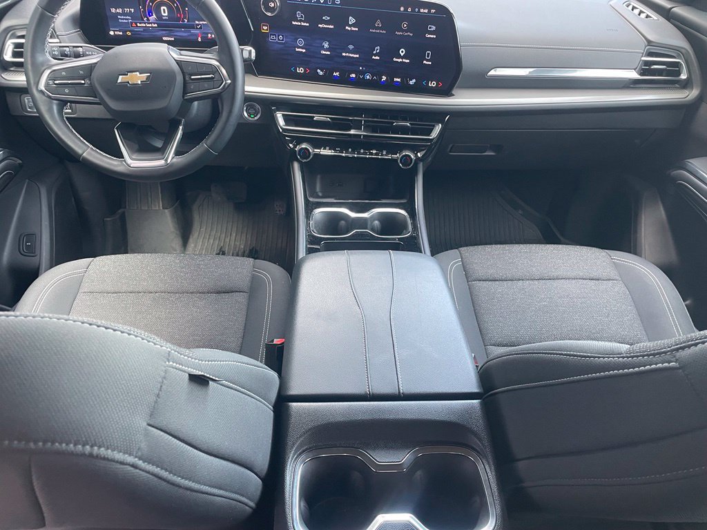 Used 2025 Chevrolet Traverse LT w/ LPO, Floor Liner Package FWD image 14
