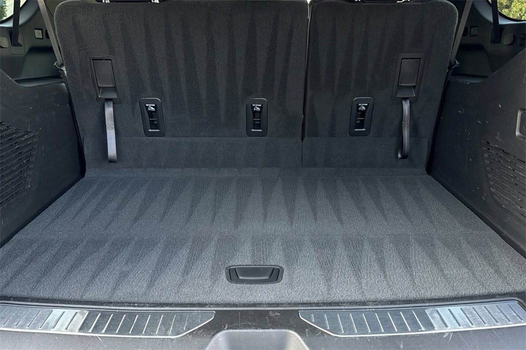 Used 2023 Chevrolet Suburban Z71 image 18