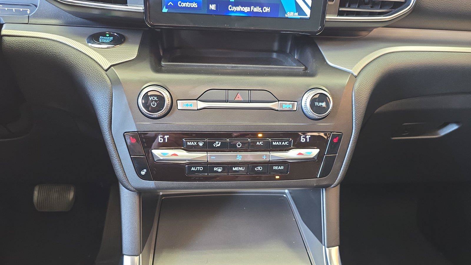 Used 2020 Ford Explorer XLT w/ Equipment Group 202A AWD/4WD image 24