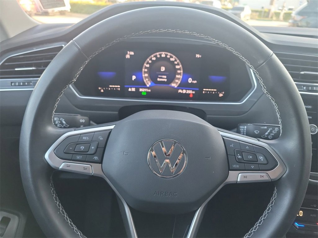 Used 2022 Volkswagen Tiguan SE image 28
