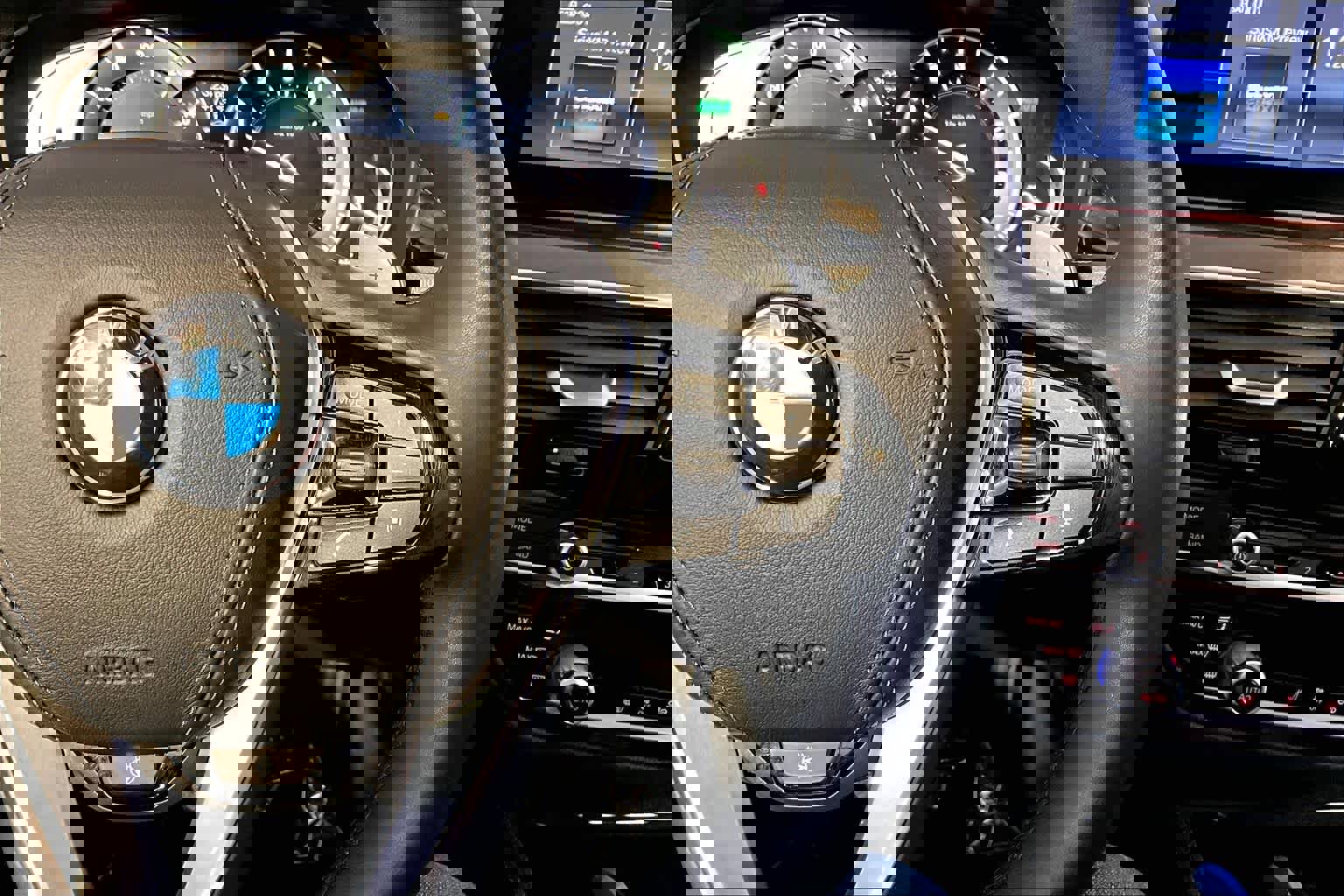 Used 2018 BMW 540i xDrive image 25