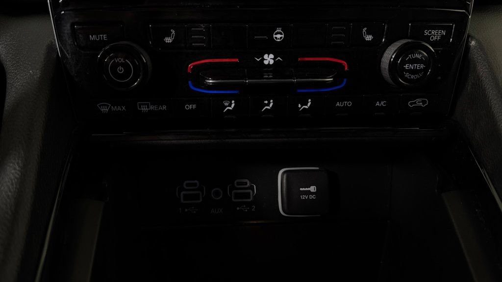 Used 2023 Jeep Grand Cherokee L Limited w/ Black Appearance Package AWD/4WD image 25