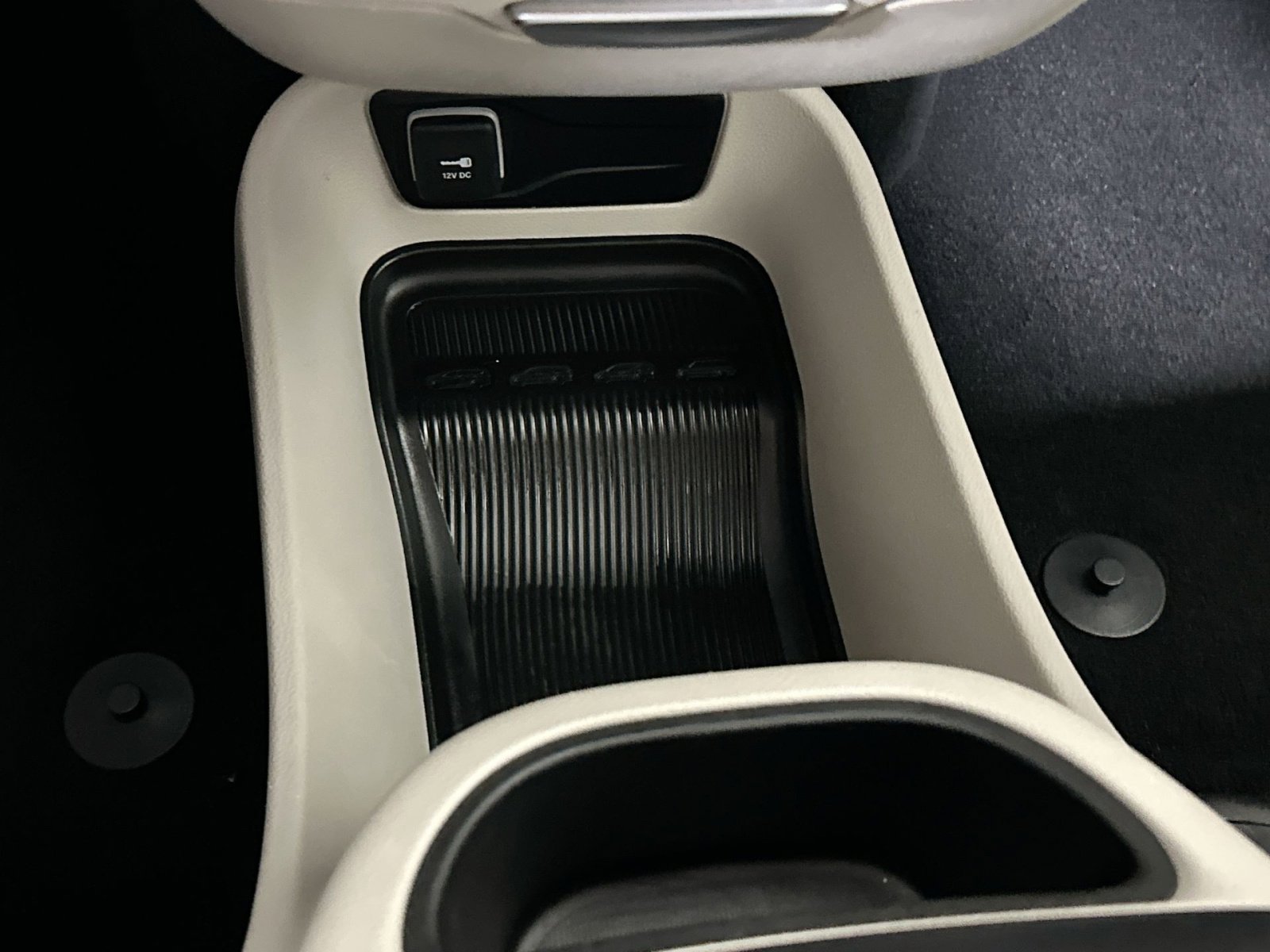 Used 2023 Chrysler Pacifica Touring-L image 28