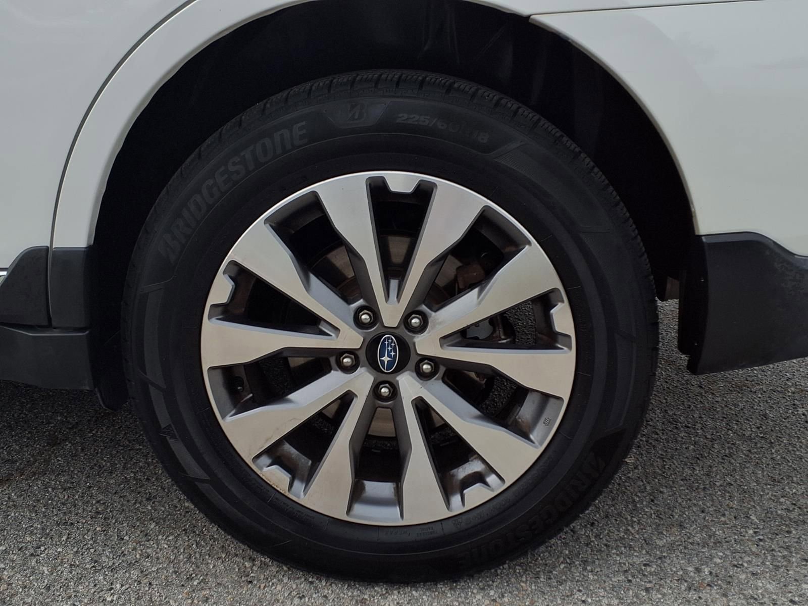 Used 2017 Subaru Outback 3.6R Touring image 3