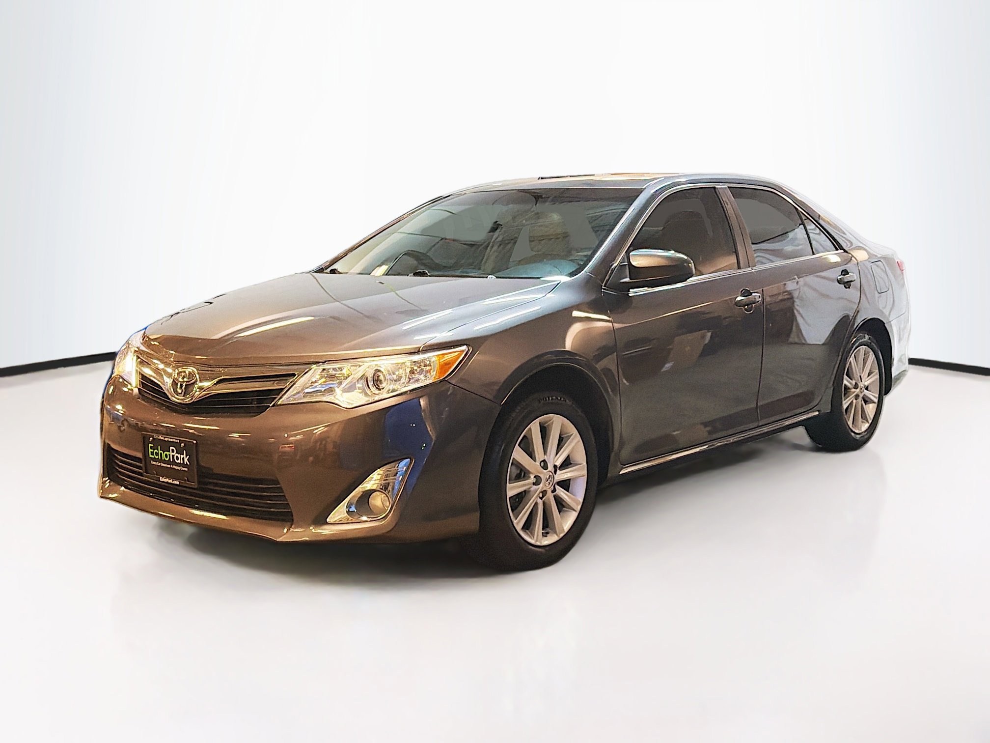 Used 2013 Toyota Camry XLE w/ Leather Pkg image 3