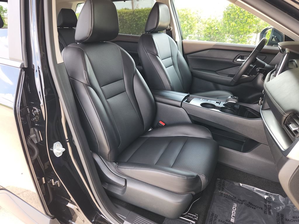 Certified 2023 Nissan Rogue SV w/ SV Premium B Package FWD image 15