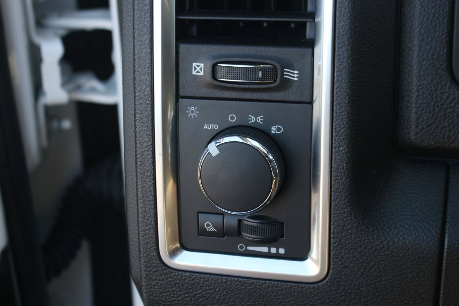 Used 2023 RAM 1500 Classic SLT w/ Trailer & Traction Group AWD/4WD image 29