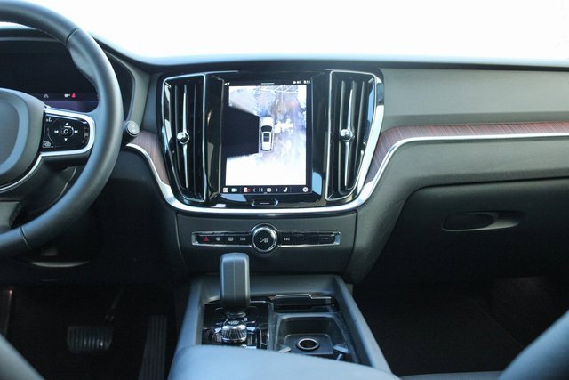 Used 2025 Volvo V60 B5 Cross Country Plus image 18