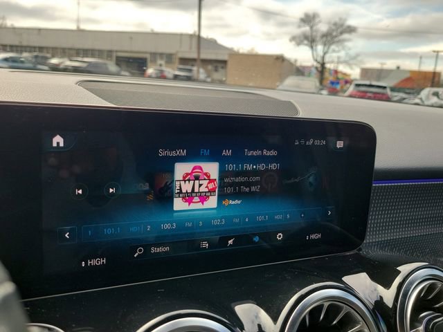 Used 2022 Mercedes-Benz GLB 250 4MATIC image 13