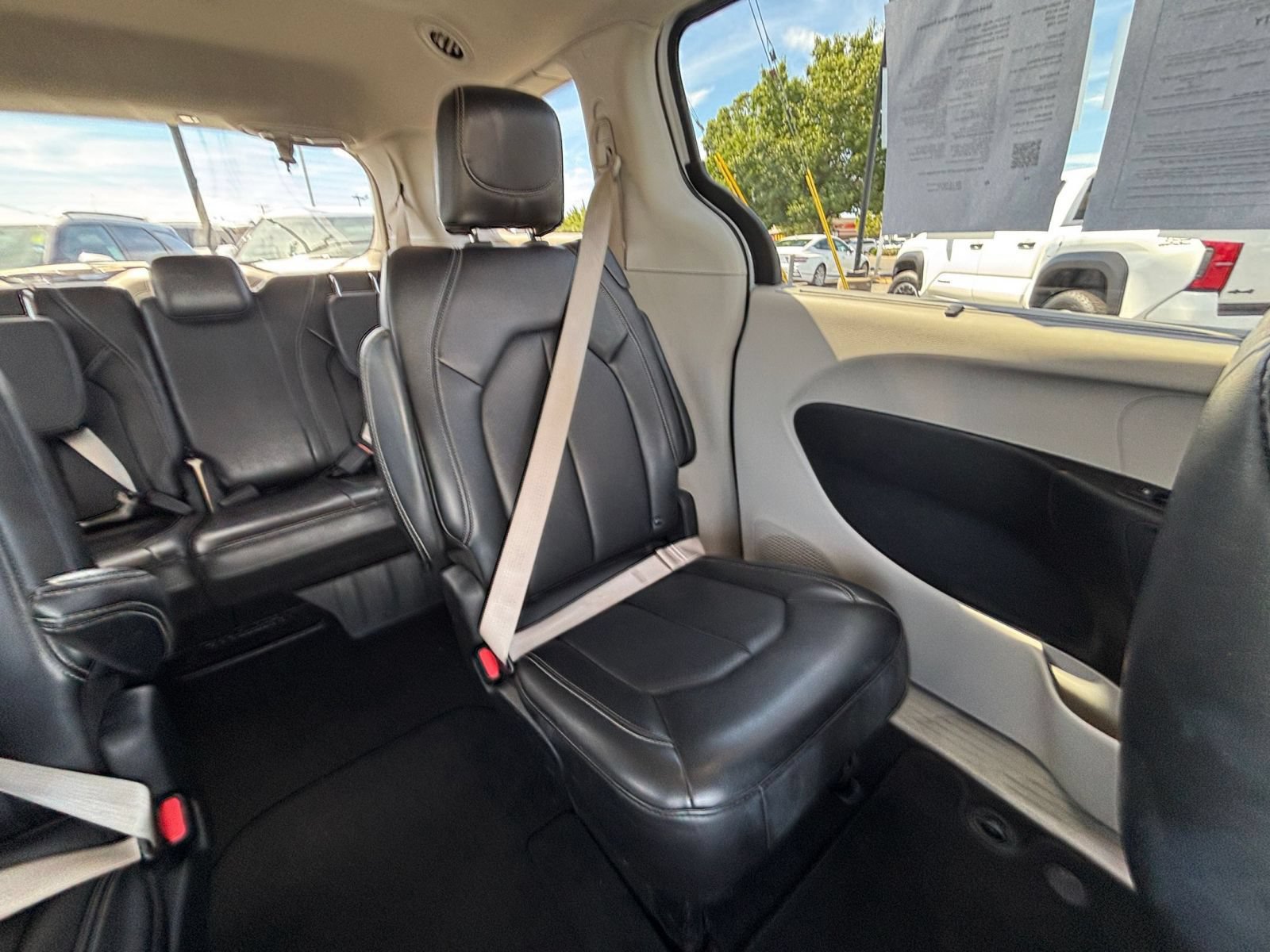 Used 2024 Chrysler Pacifica Touring-L FWD image 39