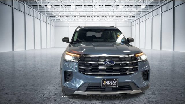 Used 2025 Ford Explorer Active AWD/4WD image 4