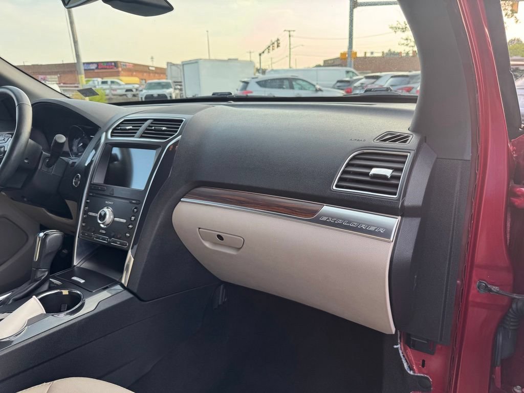 Used 2019 Ford Explorer Limited w/ Ford Safe & Smart Package FWD image 21