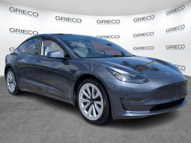 Used 2023 Tesla Model 3 Standard Range image 1