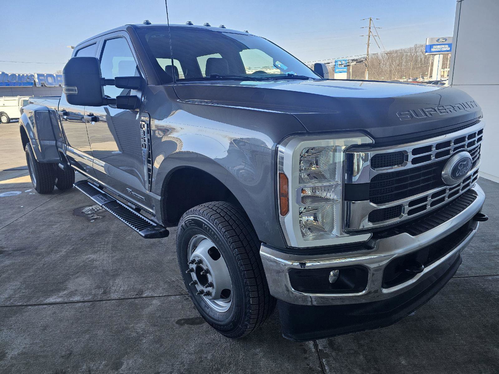Used 2025 Ford F350 XLT image 8