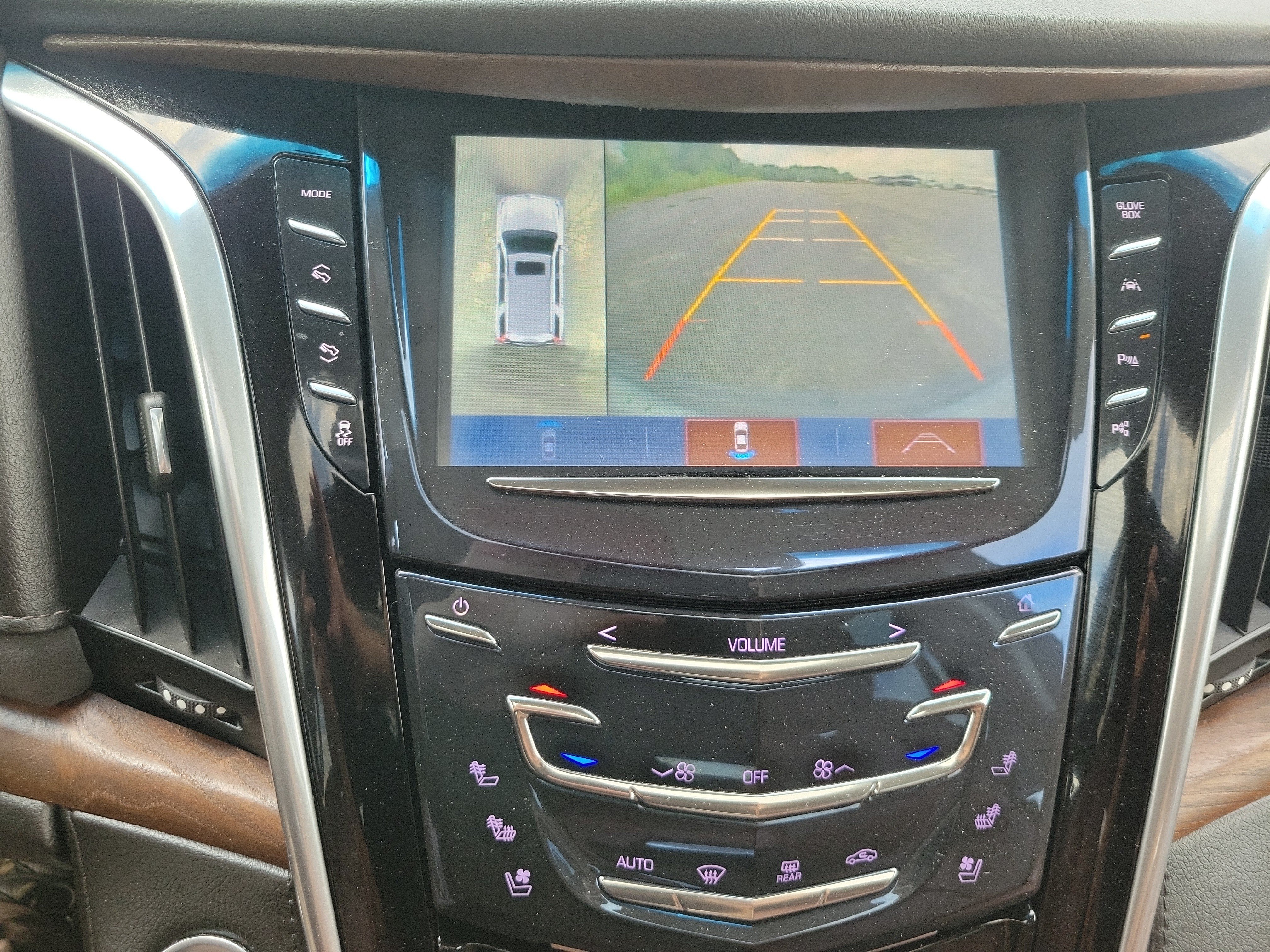Used 2018 Cadillac Escalade Luxury AWD/4WD image 27