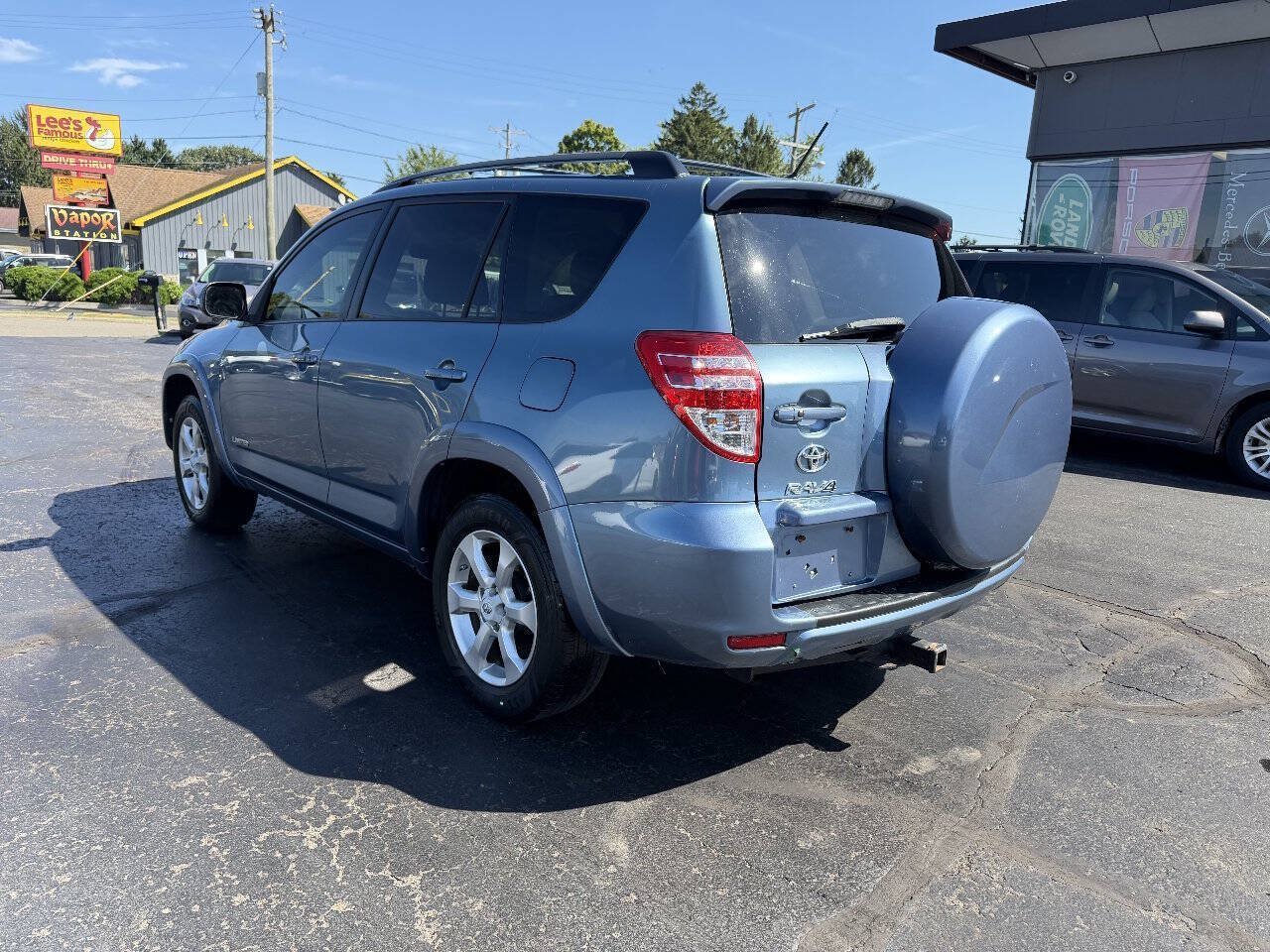 Used 2011 Toyota RAV4 Limited w/ Limited Extra Value Pkg AWD/4WD image 4