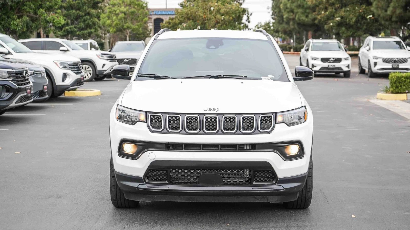 Used 2024 Jeep Compass Latitude AWD/4WD image 2