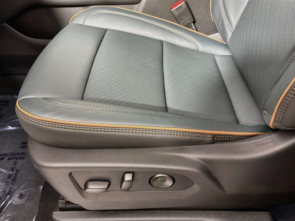 New 2026 GMC Yukon AT4 AWD/4WD image 19