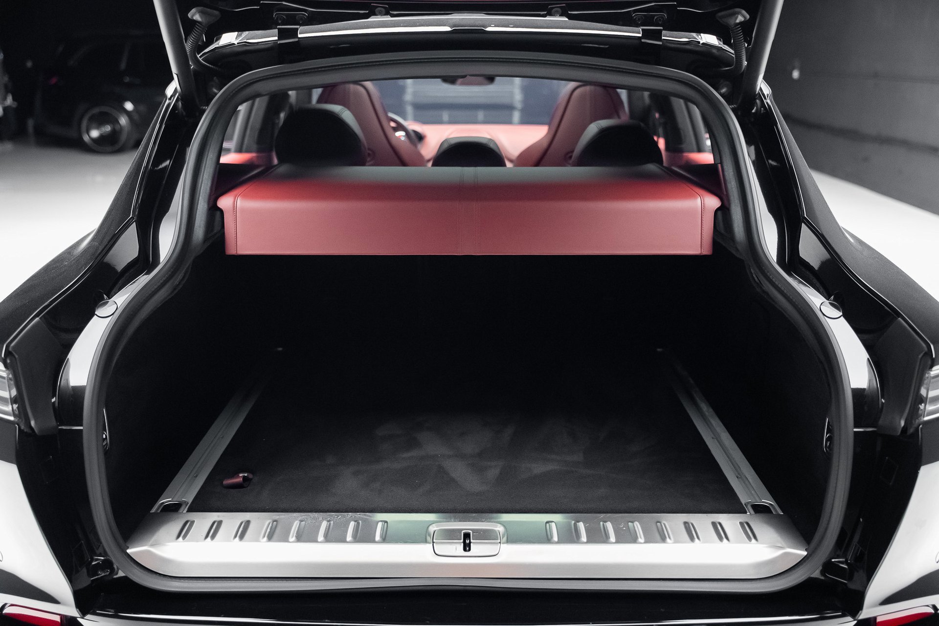 Used 2021 Aston Martin DBX image 73