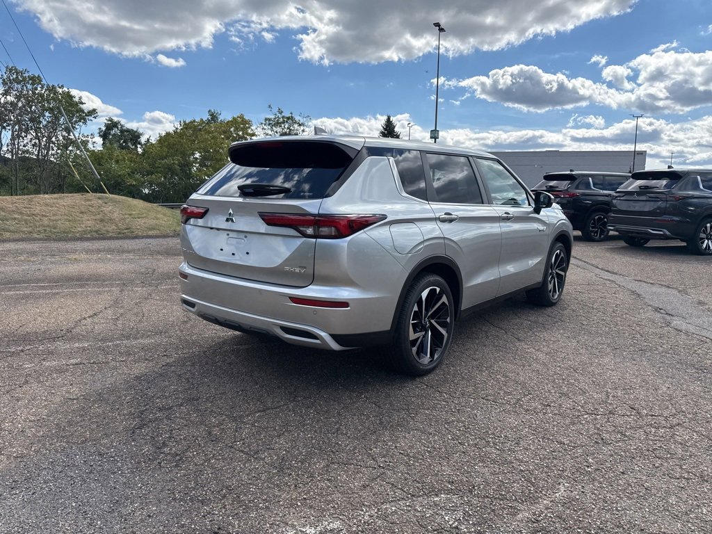 New 2025 Mitsubishi Outlander SE image 8