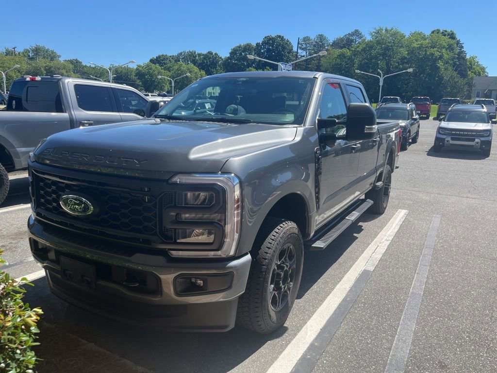 Used 2025 Ford F250 XL w/ STX Appearance Package AWD/4WD image 2