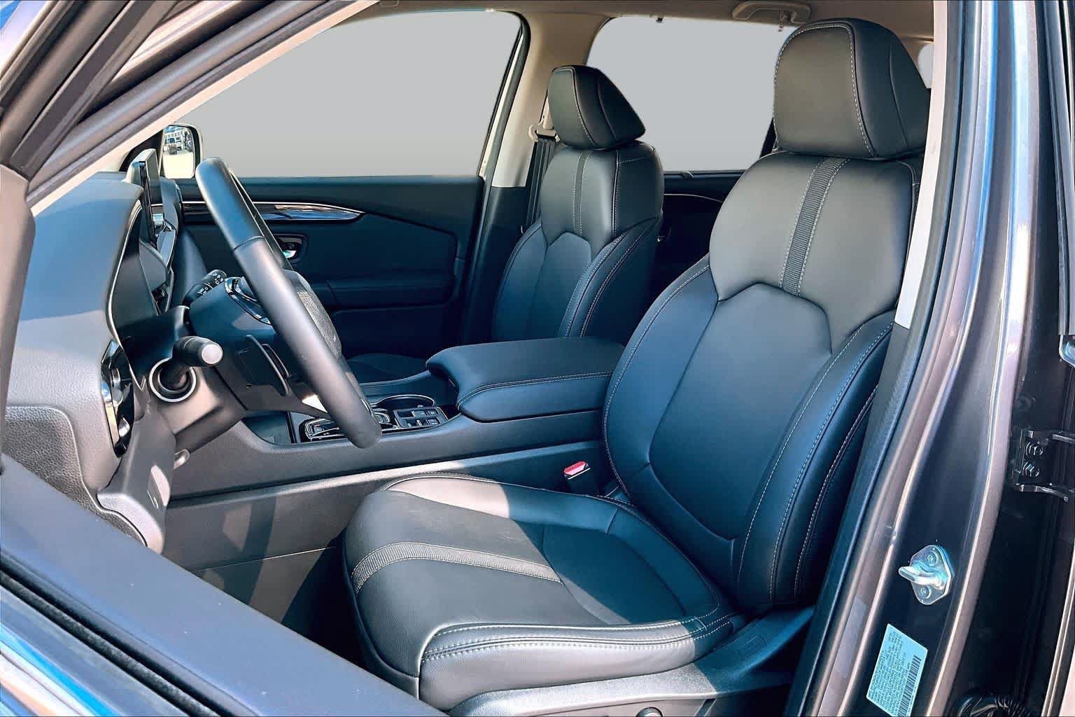 Used 2025 Honda Pilot EX-L image 8
