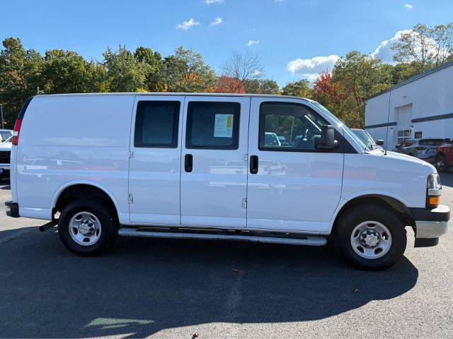 Used 2024 Chevrolet Express 2500 w/ Driver Convenience Package RWD image 4